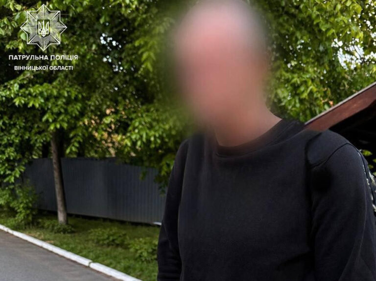 У Вінниці пяний чоловік чіплявся до людей і провокував бійку з поліцією: його затримали