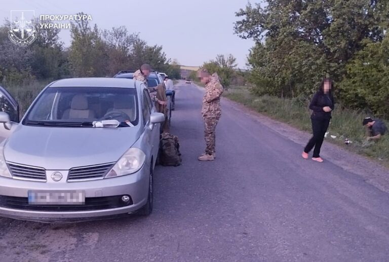 Замаскували під військових і везли до кордону: на Вінниччині викрили нелегальне переправлення чоловіків