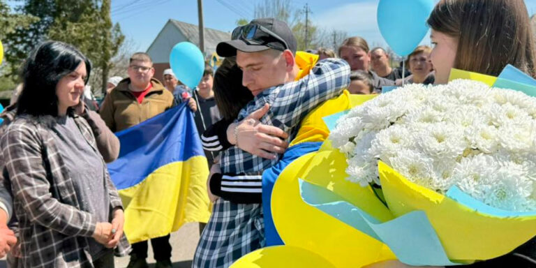 Після чотирьох років полону додому повернувся воїн з Бершадської громади Арсенчук Едуард
