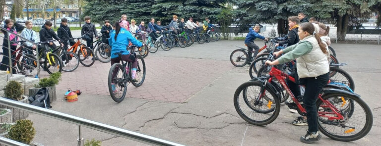 Як школярів у Вінниці вчать безпечно їздити на велосипедах
