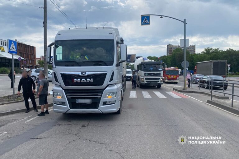 У Вінниці водій вантажівки збив жінку на пішохідному переході