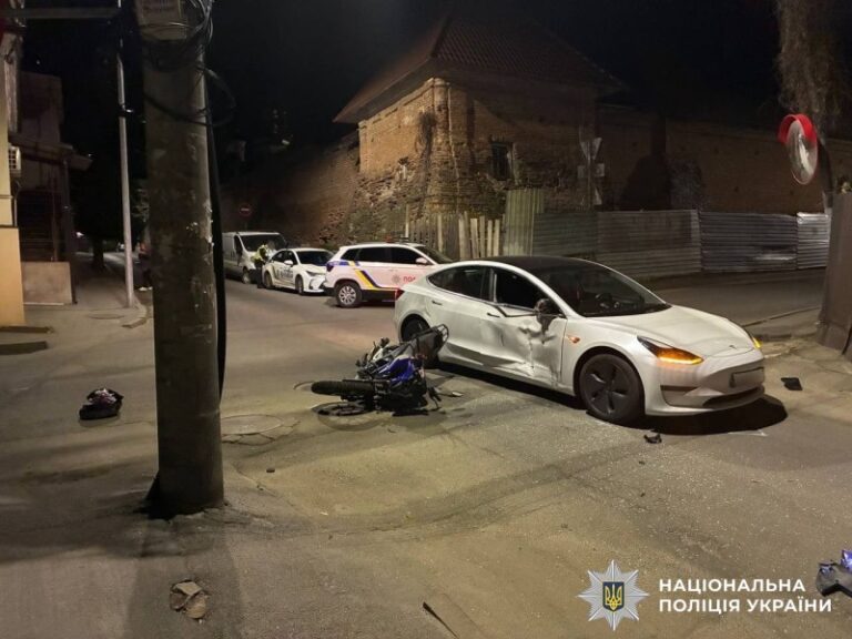 Троє травмованих за день: деталі двох ДТП з мотоциклами на Вінниччині