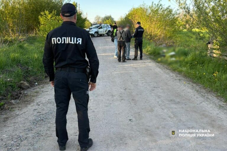 Моторошне вбивство на Вінниччині: тіло жінки знайшли біля дороги