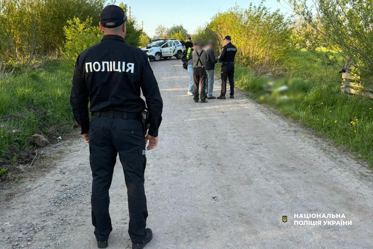 Моторошне вбивство на Вінниччині: тіло жінки знайшли біля дороги