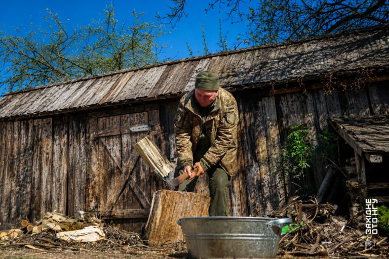 Як вінницькі нацгвардійці облаштували душ і спортзал просто неба