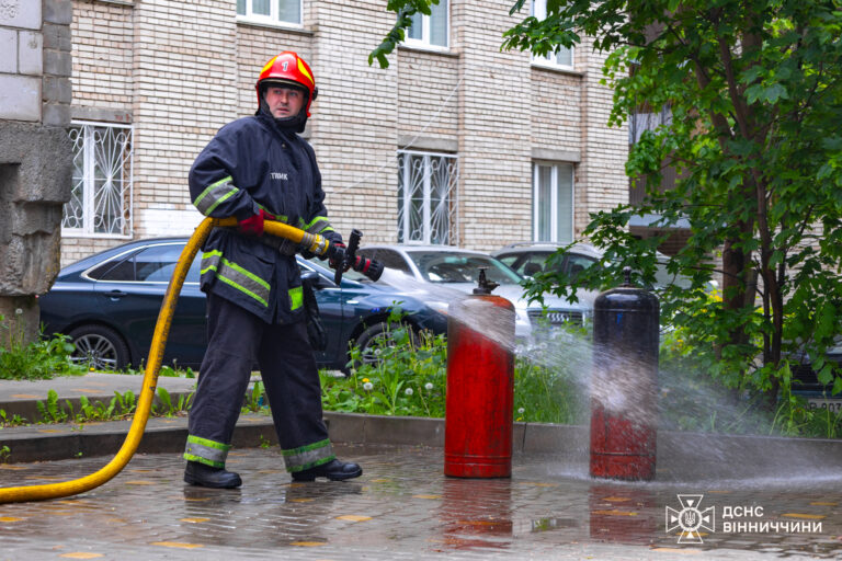 У Вінниці загорілася кухня кафе: чоловіка з опіками госпіталізували
