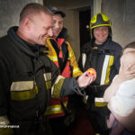 У Тульчині рятувальники визволяли пальчик 4-місячного малюка з іграшки