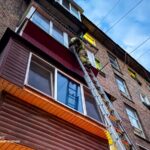У Козятині надзвичайники дісталися квартири через балкон, аби врятувати чоловіка