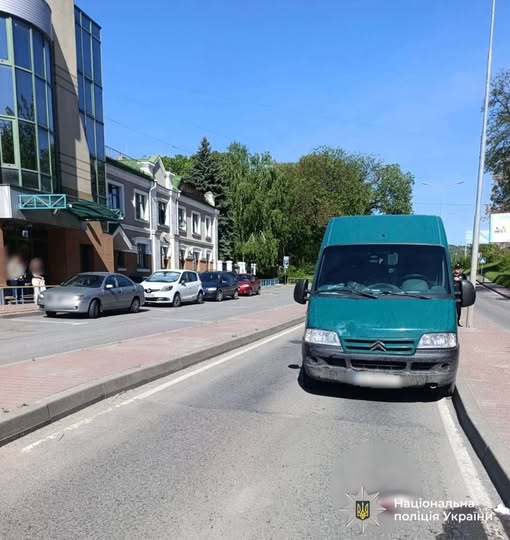 У Могилеві-Подільському авто збило пенсіонерку, яка переходила дорогу у невстановленому місці