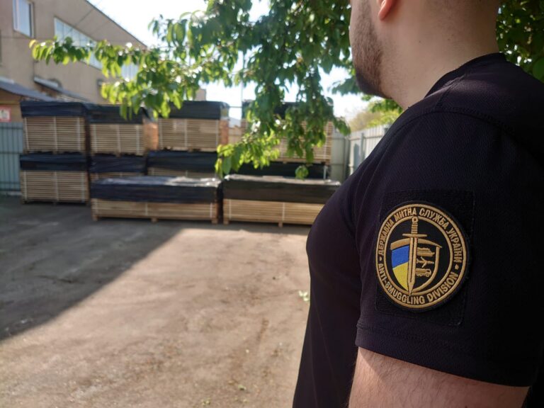 Митники на Вінниччині зупинили контрабанду
