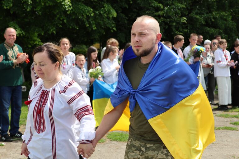 У Агрономічній громаді зустріли звільненого з полону захисника