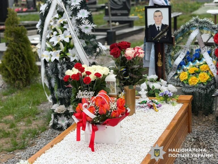 Загинув на фронті: у Хмільнику поліцейські вшанували пам’ять Віталія Гарматюка
