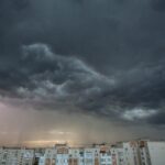Пориви вітру та короткочасні дощі: на Вінниччину насувається негода