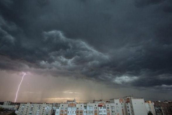 Пориви вітру та короткочасні дощі: на Вінниччину насувається негода