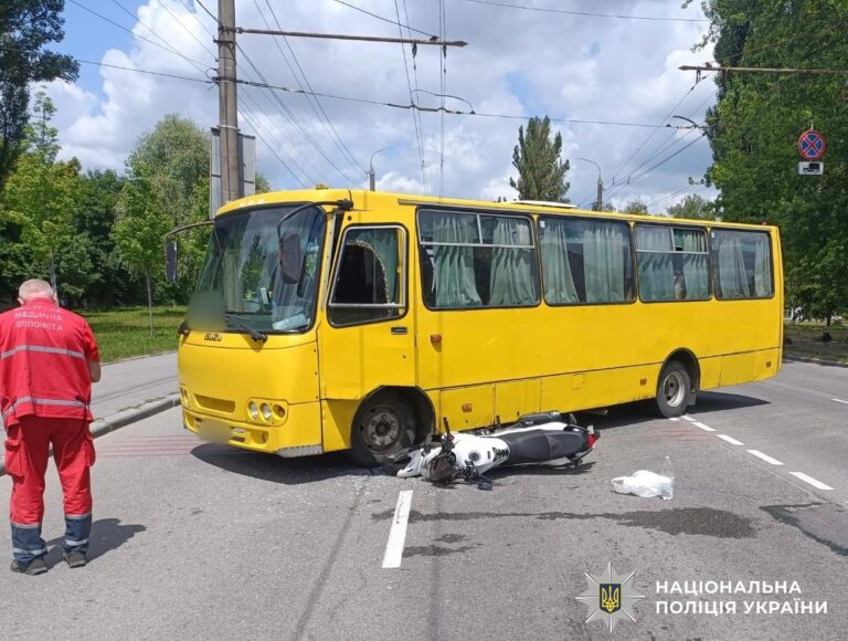 Поліція з’ясовує обставини двох ДТП із травмованими на Вінниччині