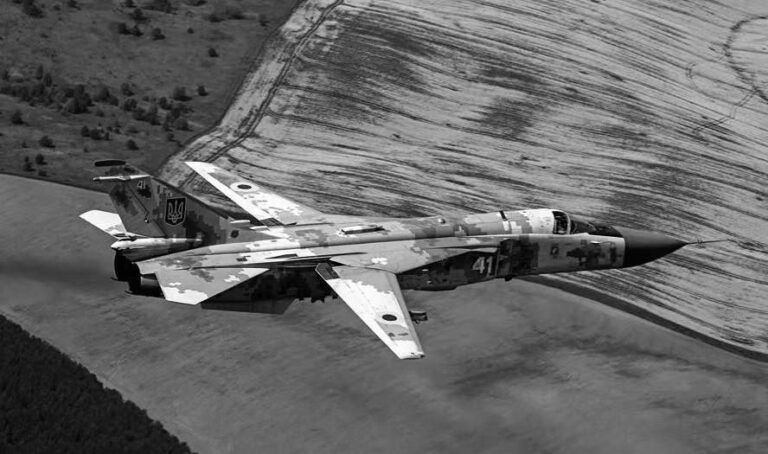 На Хмельниччині розбився військовий літак Су-24М: загинули двоє пілотів