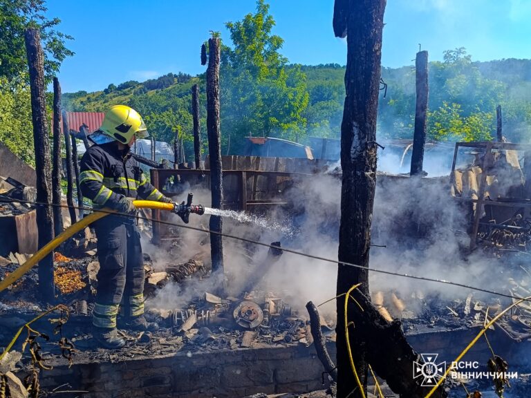 Коротке замикання спричинило пожежі в двох гаражах на Вінниччині