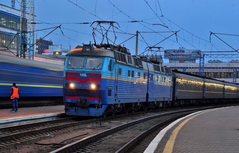 На Жмеринському напрямку тимчасово змінили рух електричок через ремонт колій