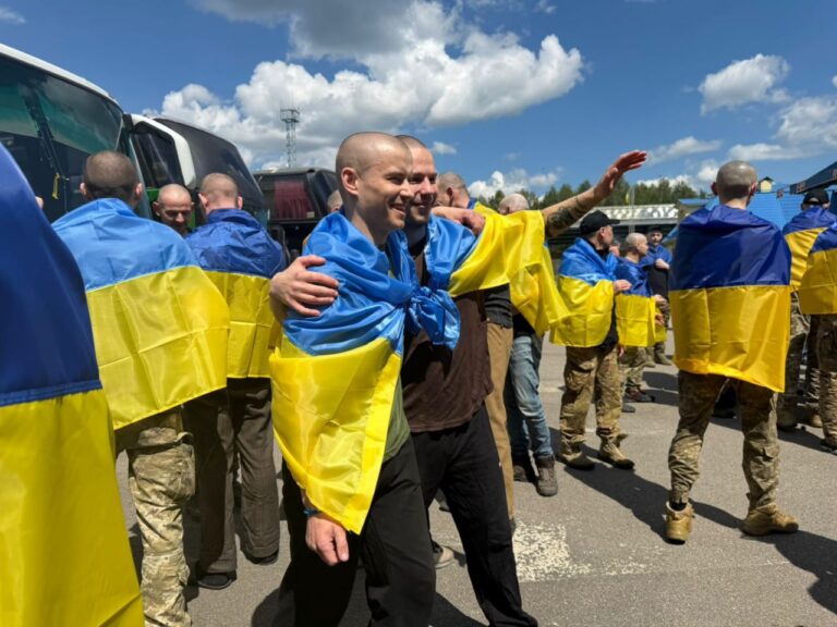 185 українців повернулися додому з російського полону