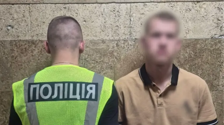 П’ятеро чоловіків прив’язали перехожого до дерева й забили його до смерті