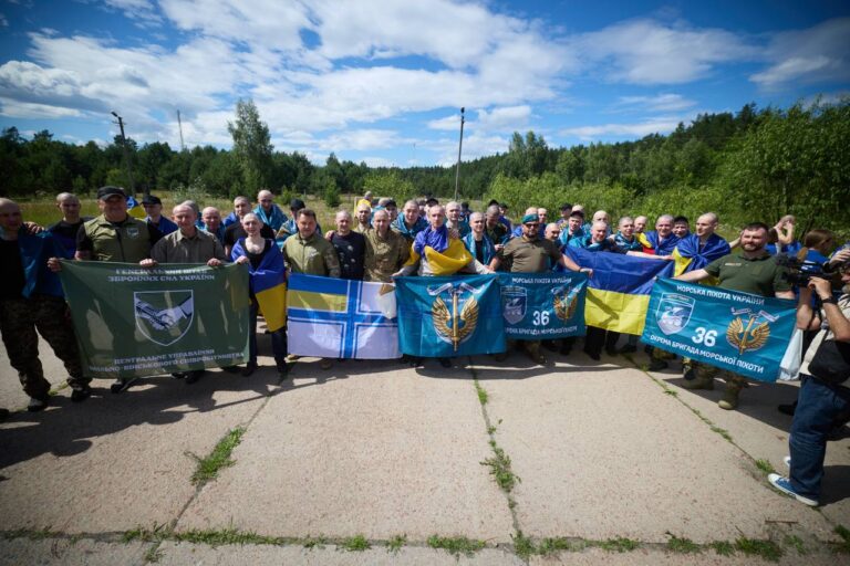 Додому повернулися ще 160 українців: відбувся новий обмін полоненими