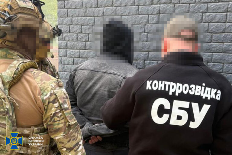 Обіцяв за хабарі переведення в тил мобілізованих: у Вінниці затримали посадовця