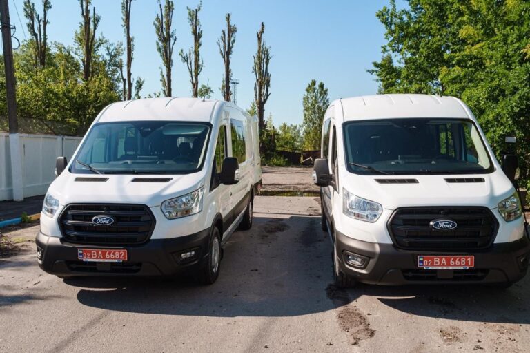 Два мікроавтобуси передав Міжрегіональний координаційний гуманітарний штаб підрозділам Повітряних Сил та Сил оборони ЗСУ
