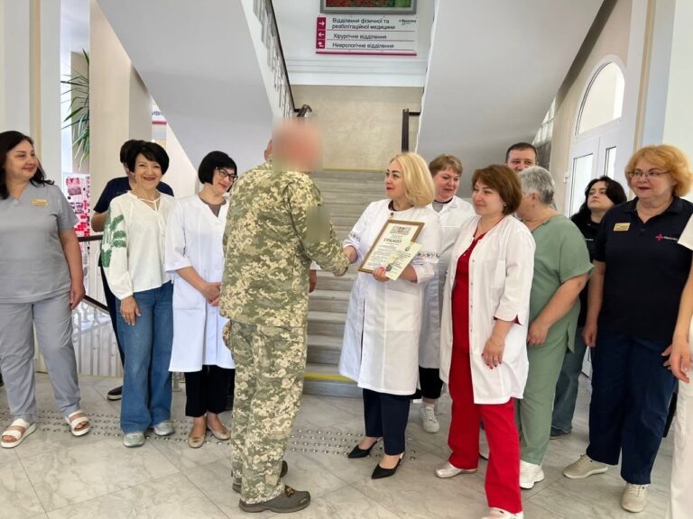 Директорку вінницького реабілітаційного центру нагородив Головнокомандувач ЗСУ