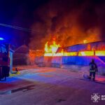 Вогонь гасили всю ніч: пожежа сталася на підприємстві в Браїлові