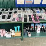 Прикордонники на Вінниччині виявили у багажі українки майже пів сотні смартфонів