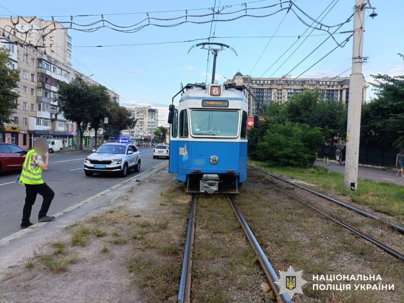 Зіткнення авто і мотоцикла та наїзд трамвая: що сталося на дорогах Вінниччини 29 червня