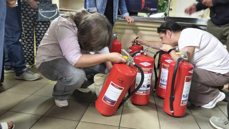 Вінницькі ОСББ отримали вогнегасники для укриттів