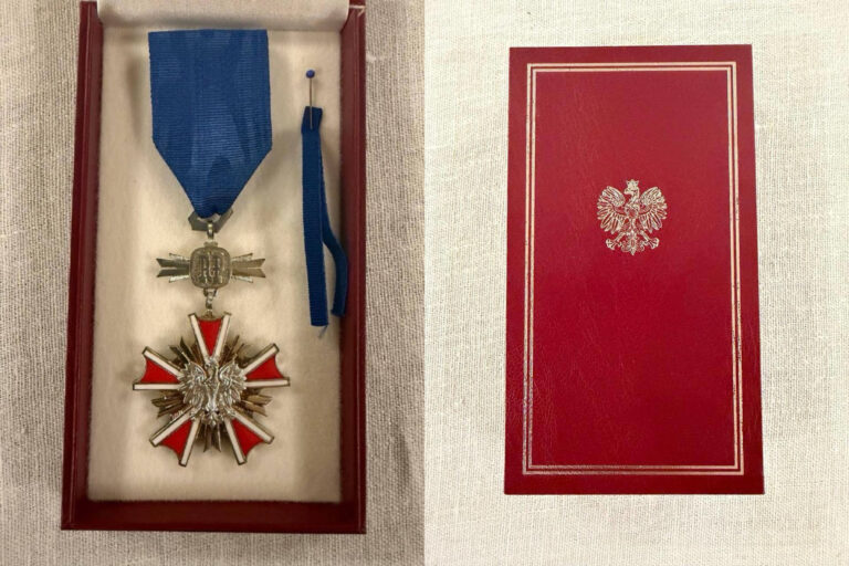 Володимир Гройсман став першим українським експрем’єром, який повернув польську державну нагороду