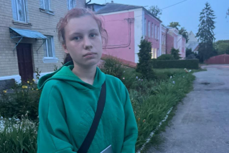 У Вороновиці зникла 17-річна дівчина: поліція просить допомоги