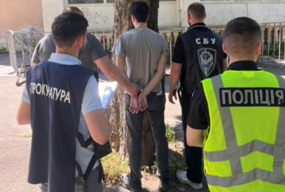 У центральному парку Вінниці затримали чоловіка, який обіцяв «вирішити питання» з ТЦК