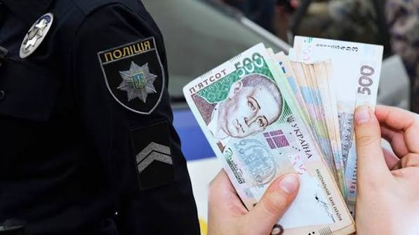 200 доларів і 20 тисяч гривень: на Вінниччині викрили спроби підкупу поліцейських нетверезими водіями