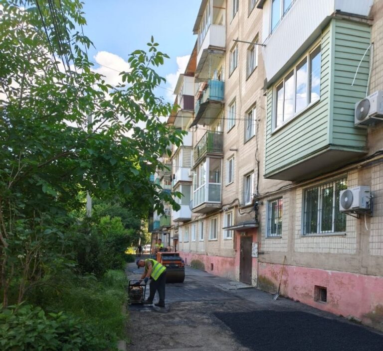 У Вінниці масово оновлюють двори: де вже завершили ремонт