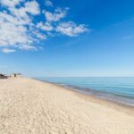 На Одещині 9-річну дитину та чоловіка віднесло у море на матраці