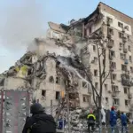 Масована атака на Київ: пошкоджено будинки, готель, є загиблі та десятки постраждалих