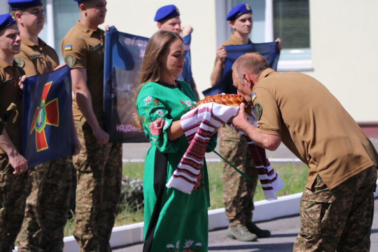 На Вінниччині зустріли звільненого з російського полону нацгвардійця Петра Кривенького (ФОТО)