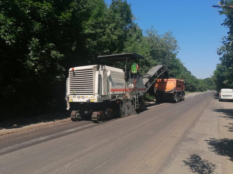 Водіям на замітку: де на Вінниччині ремонтують дороги