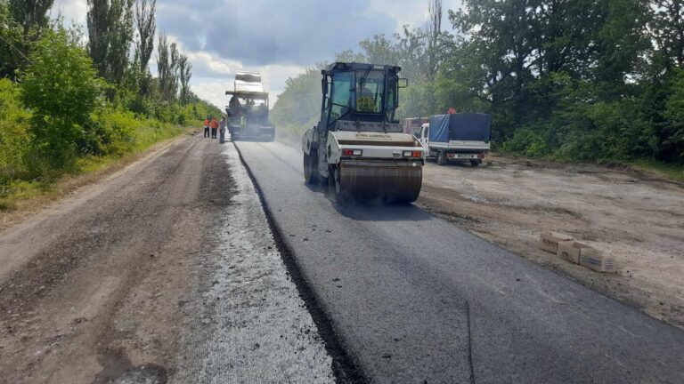 На кількох трасах Вінниччини тривають ремонтні роботи