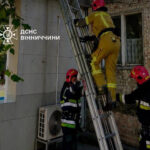 Моторошна знахідка у квартирі Вінниці: один чоловік загинув, іншого терміново госпіталізували