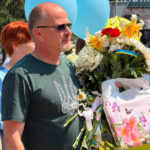 Прапори, квіти та сльози радості: Тульчинська громада зустріла звільненого з полону бойового медика