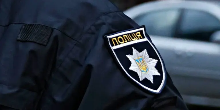 Оголошено спецоперацію: чоловік розстріляв поліцейських у Чернівецькій області