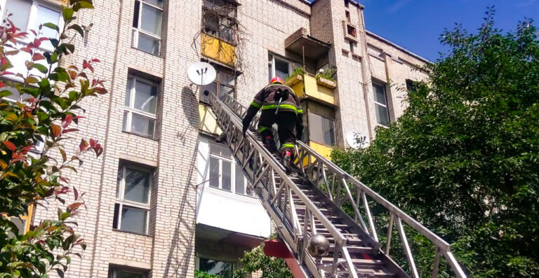 Лічені хвилини могли коштувати життя: у Вінниці врятували 76-річну пенсіонерку