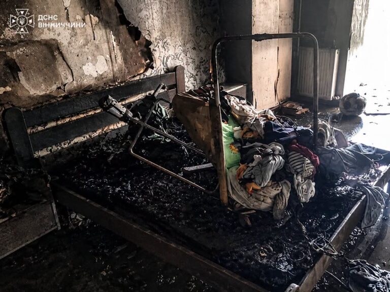 У Вінниці спалахнула квартира: рятувальники евакуювали мешканців, немовля опинилося в лікарні