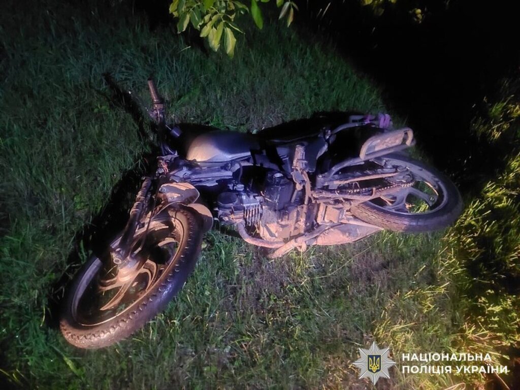 У Хмільницькому районі пяний водій мотоцикла збив жінку: обох госпіталізували