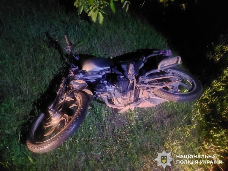 У Хмільницькому районі пяний водій мотоцикла збив жінку: обох госпіталізували