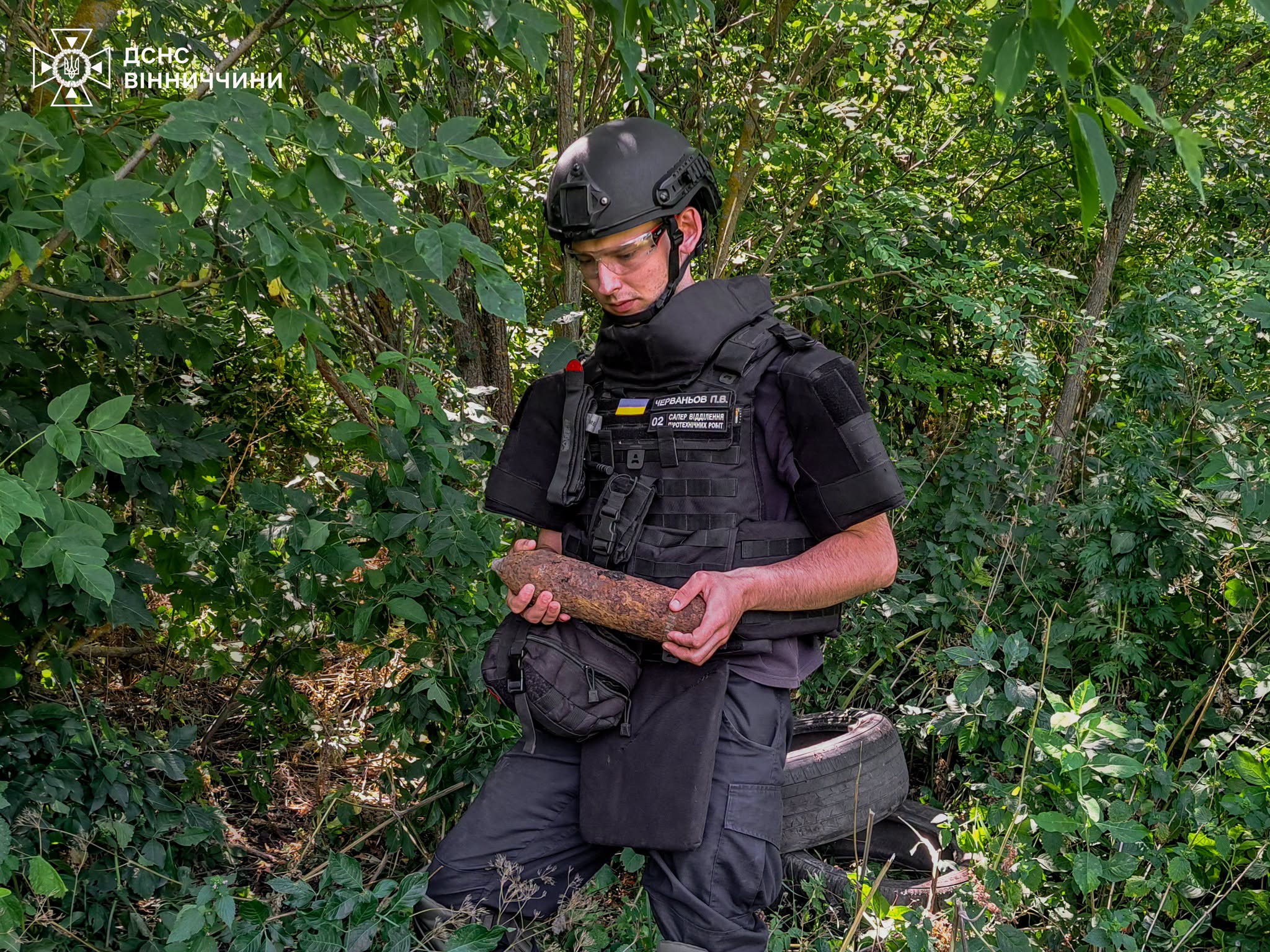 На Вінниччині у дворі будинку знайшли снаряд